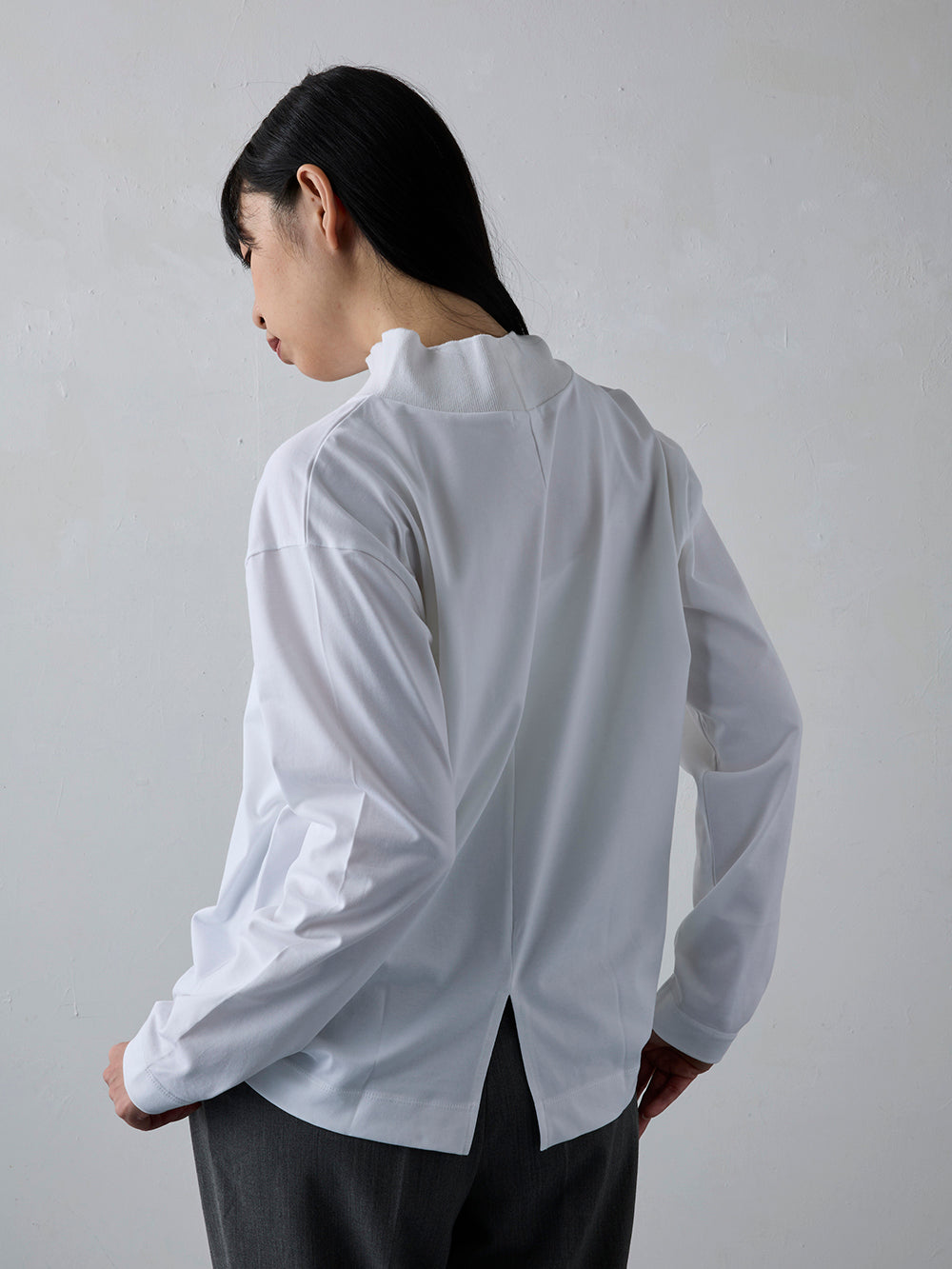 モックネック長袖T