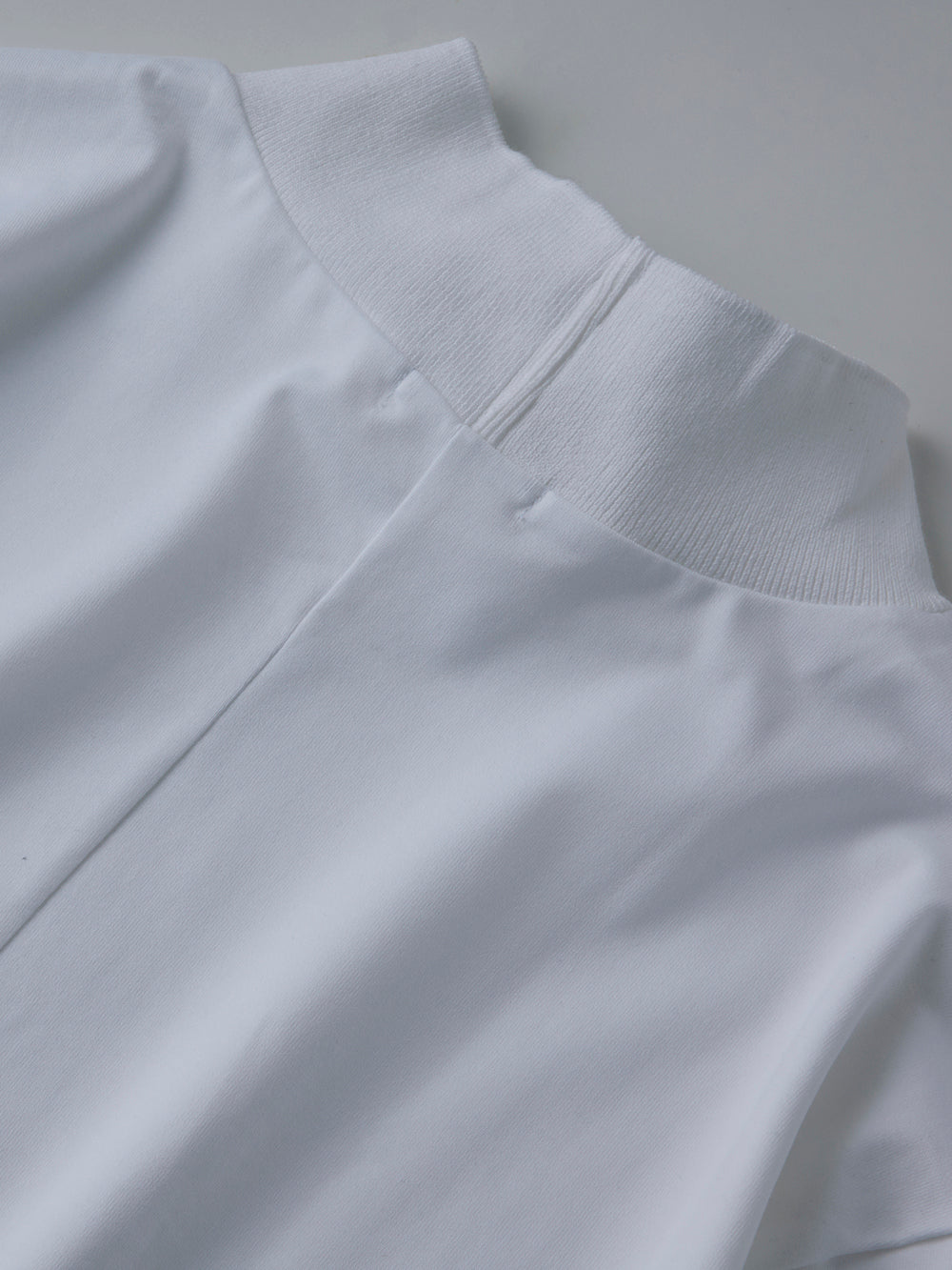 モックネック長袖T