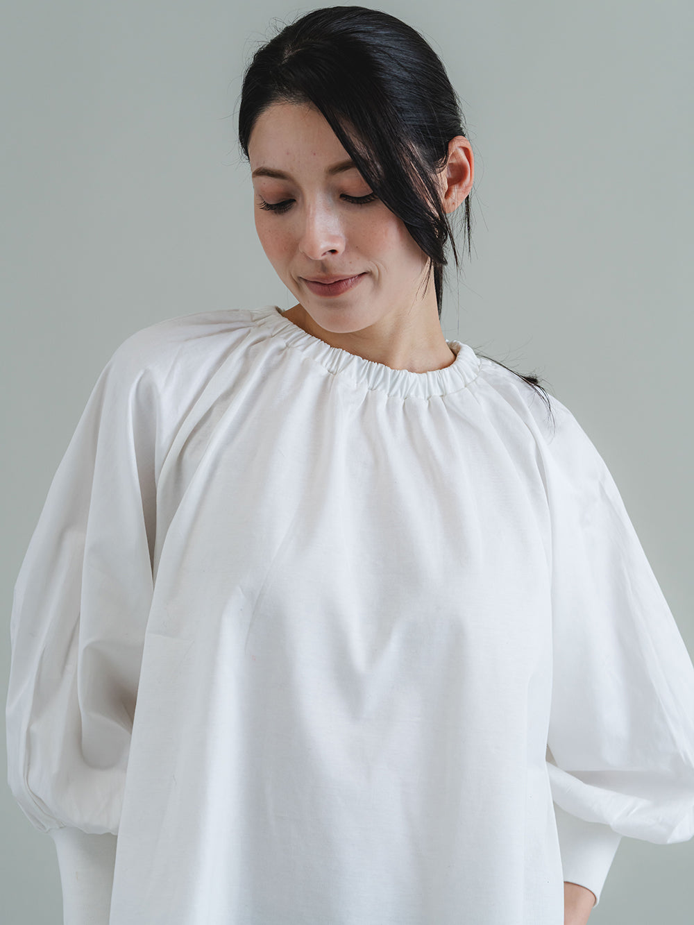 キャサリン ギャザーネック プルオーバーT – TORIHS WHITE GALLERY