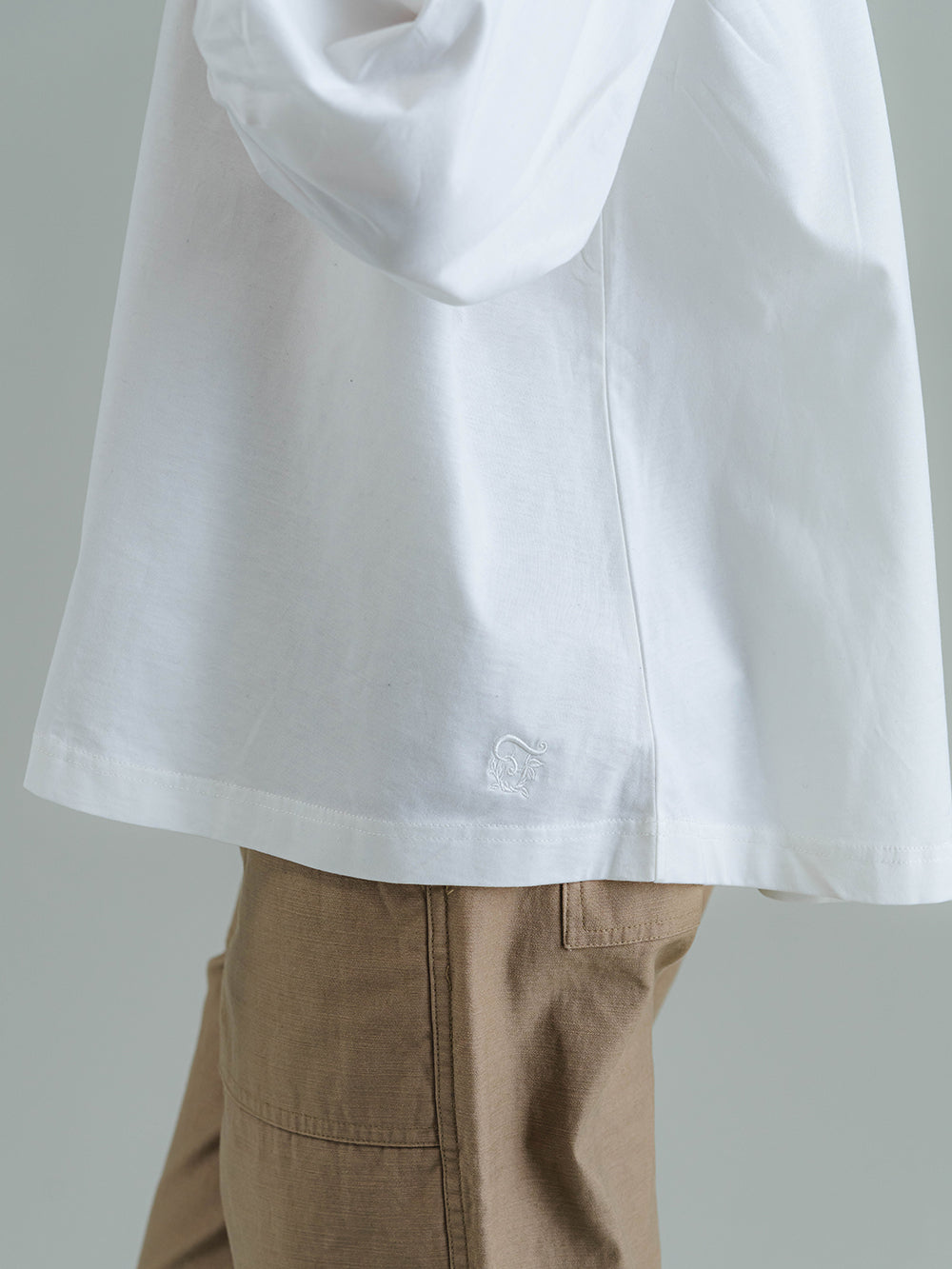 キャサリン ギャザーネック プルオーバーT – TORIHS WHITE GALLERY