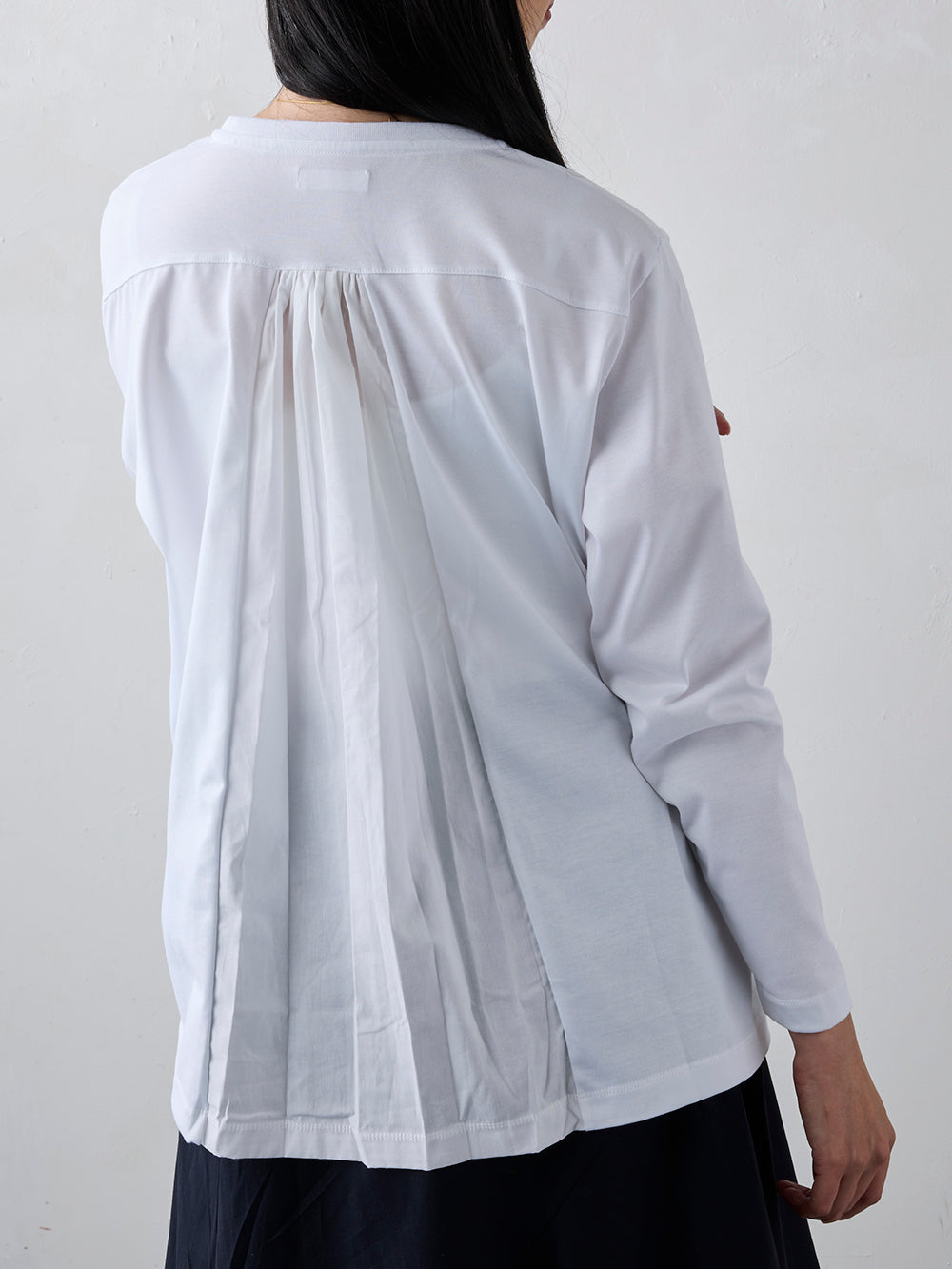 カリテ バックギャザーカットソー  ホワイト 完売色 バックギャザー長袖T – TORIHS WHITE GALLERY